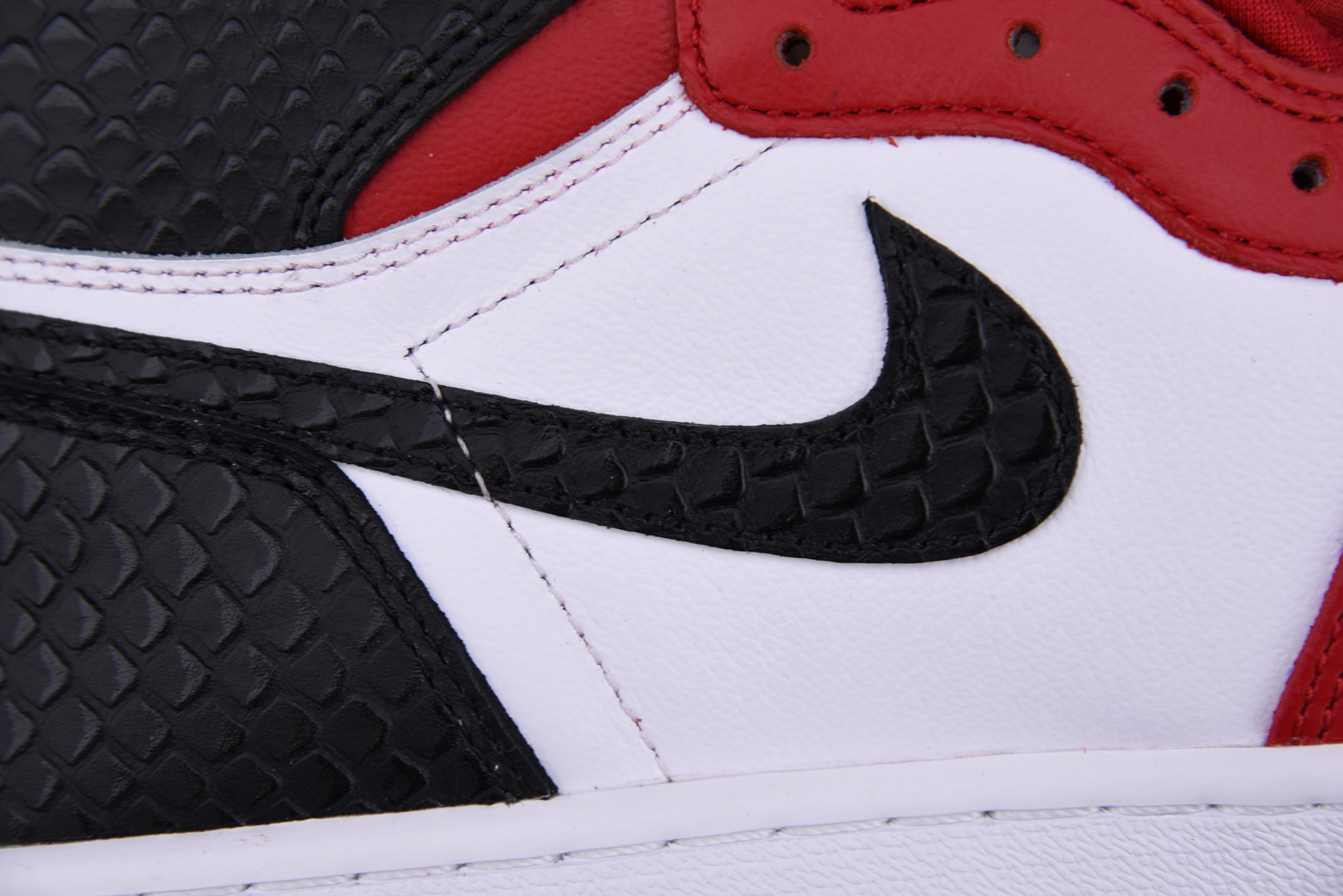 Air Jordan 1 Retro High OG Satin Red